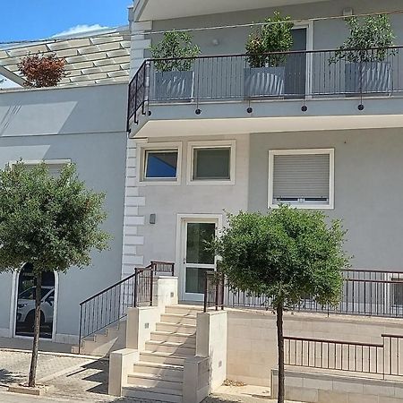 Central Apartment Con Tre Camere Da Letto Locorotondo Luaran gambar