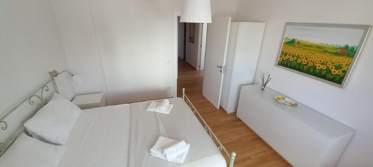 Central Apartment Con Tre Camere Da Letto Locorotondo Luaran gambar